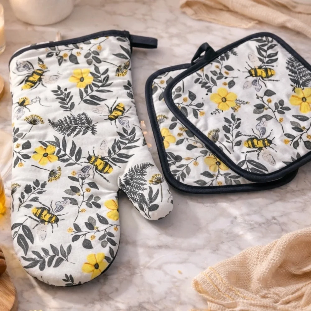 Floral Bee 🐝 Oven Mitt and Pot Holder Set